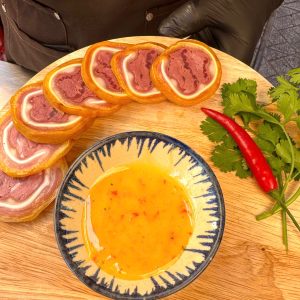 Tai Heo Cuộn Bắp Bò