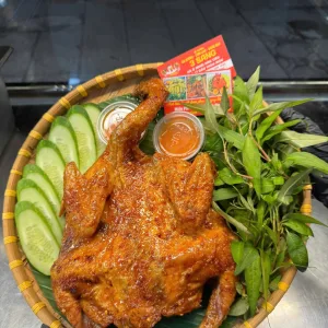Combo 1 con gà + rau dưa + nước chấm